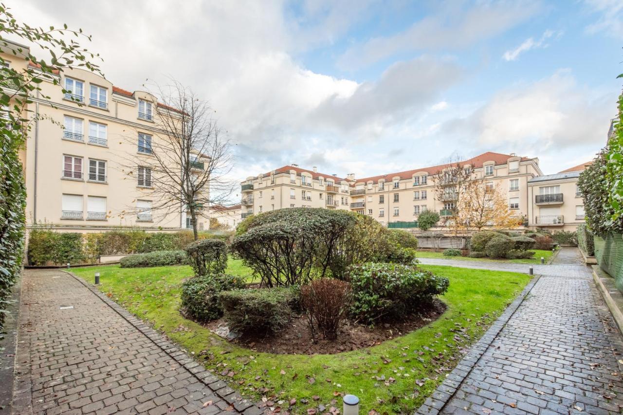 Ferienwohnung Luxe Flat For 7 - Fairytale Factory Bussy-Saint-Georges Exterior foto